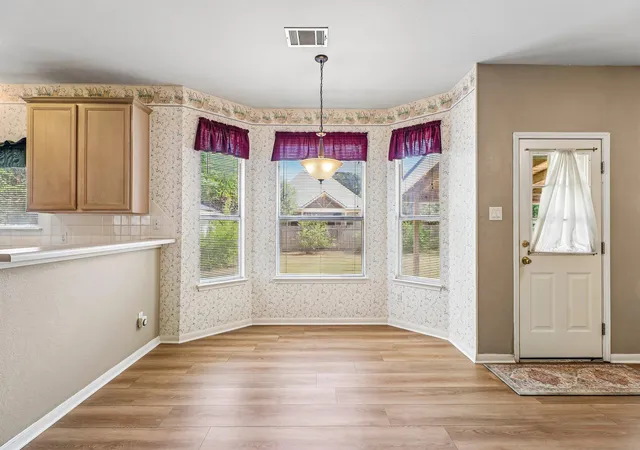 Photo 4 of Single family home for sale at 409 Keenland Dr, Georgetown, TX 78626 | MLS# 2297654 | Listing updated on 2026-10-19