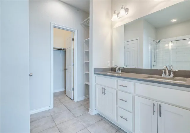 Photo 4 of Single family home for sale at 125 Boxwood Dr, Buda, TX 78610 | MLS# 6302229 | Listing updated on 2026-10-30