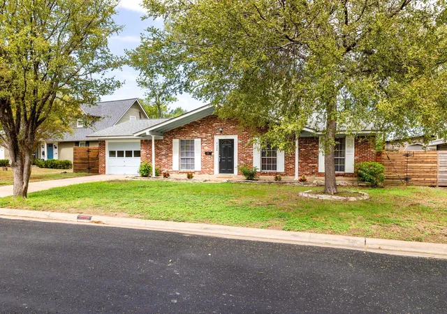 Photo 2 of Single family home for sale at 2008 Vallejo St, Austin, TX 78757 | MLS# 9585753 | Listing updated on 2026-10-27