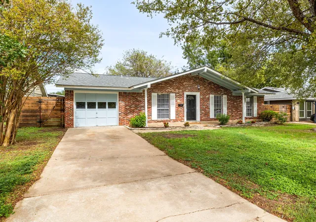 Photo 4 of Single family home for sale at 2008 Vallejo St, Austin, TX 78757 | MLS# 9585753 | Listing updated on 2026-10-27