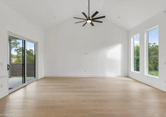 Photo 4 of Sale Pending at 400 Post Rd Dr #1, Austin, TX 78704 | MLS# 1137443 | Listing updated on 2026-10-29