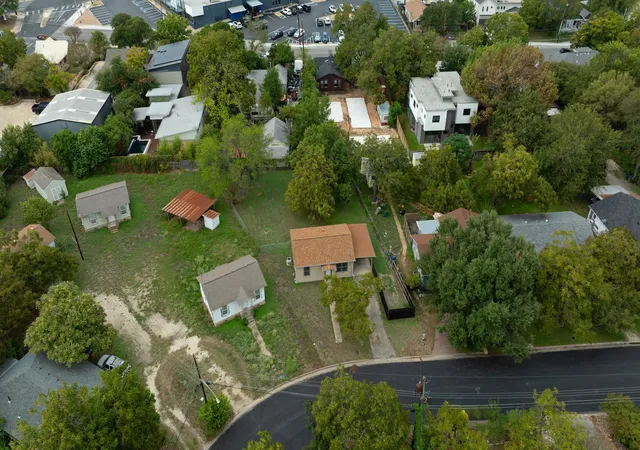 Photo 1 of Sale Pending at 4906 Lynndale Dr, Austin, TX 78756 | MLS# 5612913 | Listing updated on 2026-10-19