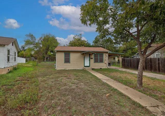 Photo 3 of Sale Pending at 4906 Lynndale Dr, Austin, TX 78756 | MLS# 5612913 | Listing updated on 2026-10-19