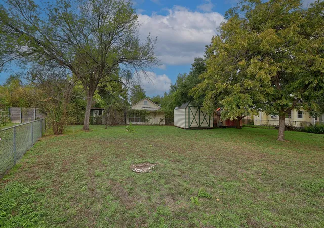 Photo 3 of Sale Pending at 4906 Lynndale Dr, Austin, TX 78756 | MLS# 5612913 | Listing updated on 2026-10-19