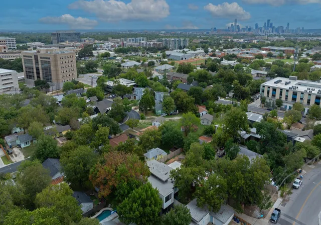 Photo 4 of Sale Pending at 4906 Lynndale Dr, Austin, TX 78756 | MLS# 5612913 | Listing updated on 2026-10-19