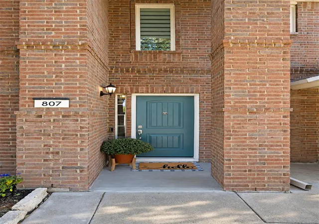 Photo 2 of Single family home for sale at 807 Yellowstone Dr, Taylor, TX 76574 | MLS# 5195425 | Listing updated on 2026-10-23