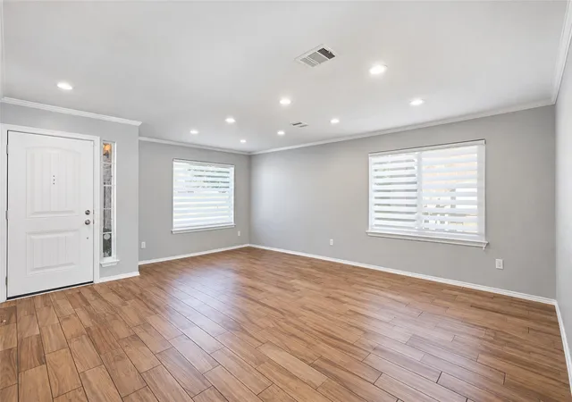 Photo 4 of Single family home for sale at 807 Yellowstone Dr, Taylor, TX 76574 | MLS# 5195425 | Listing updated on 2026-10-23