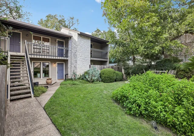 Listing Photo 5 - Condo for sale in building located at 2412 Enfield Rd, Austin, TX 78703 - Unit #3