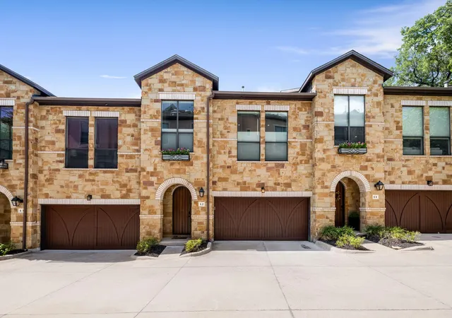 Listing Photo 2 - Condo for sale in building located at 2505 Enfield Rd, Austin, TX 78703 - Unit #12