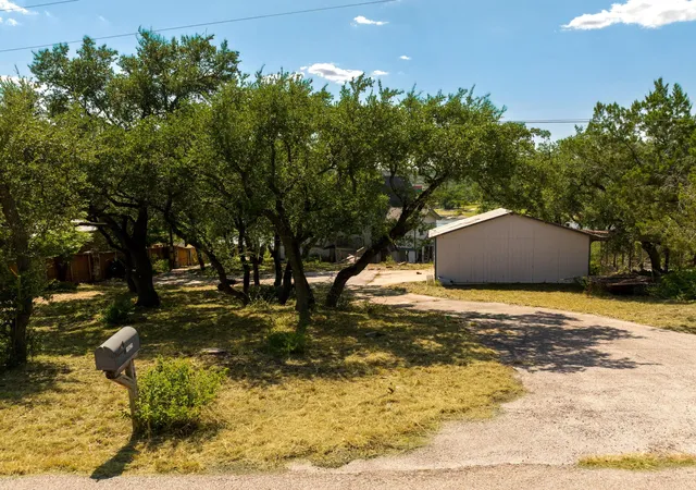 Photo 1 of Single family home for sale at 19625 Lakehurst Loop, Spicewood, TX 78669 | MLS# 1262947 | Listing updated on 2026-10-15