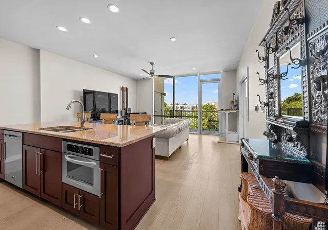 Listing Photo 1 - Condo for sale in building located at 1600 Barton Springs Rd, Austin, TX 78704 - Unit #1508