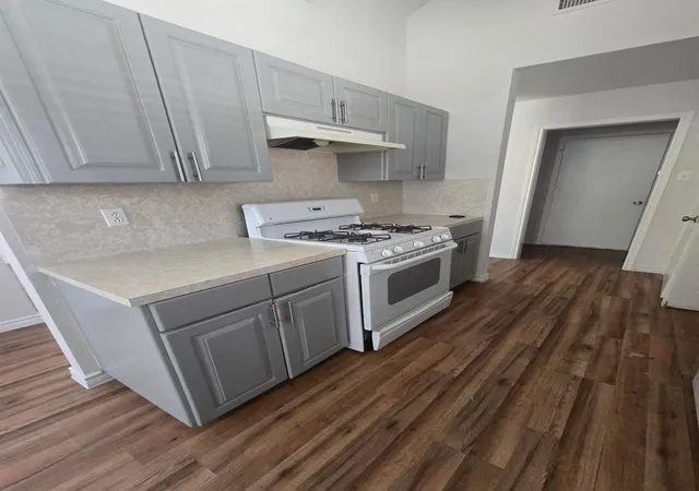 Photo 3 of Single family home for sale at 1019 San Jacinto St, Lockhart, TX 78644 | MLS# 1628428 | Listing updated on 2026-10-17