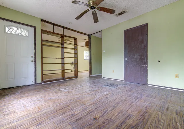 Photo 4 of Single family home for sale at 6006 Palm Cir, Austin, TX 78741 | MLS# 8167003 | Listing updated on 2026-10-15