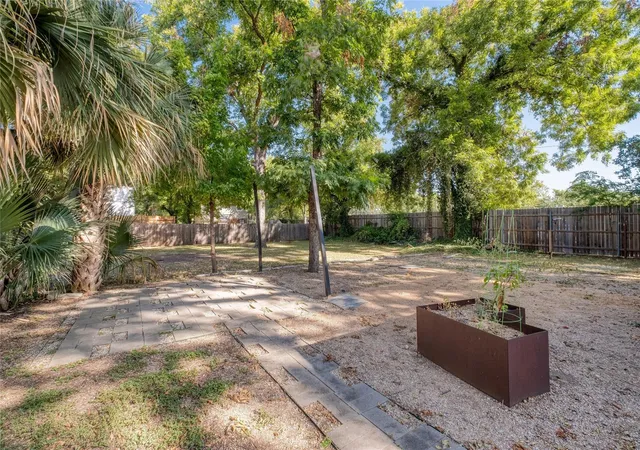 Photo 2 of Single family home for sale at 712 Nowotny Ln, Austin, TX 78702 | MLS# 6332412 | Listing updated on 2026-10-30