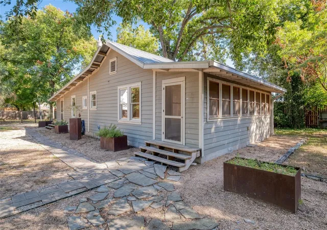 Photo 3 of Single family home for sale at 712 Nowotny Ln, Austin, TX 78702 | MLS# 6332412 | Listing updated on 2026-10-30