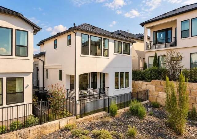 Photo 4 of Single family home for sale at 11 Doverland Dr, Austin, TX 78738 | MLS# 2828866 | Listing updated on 2026-10-26
