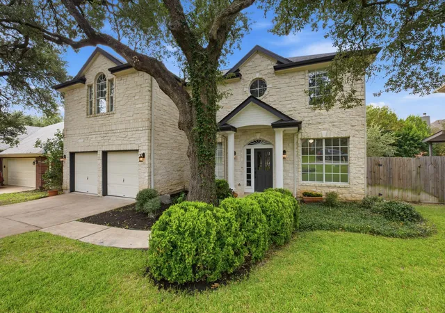 Photo 2 of Single family home for sale at 11220 S Bay Ln, Austin, TX 78739 | MLS# 3840334 | Listing updated on 2026-10-29