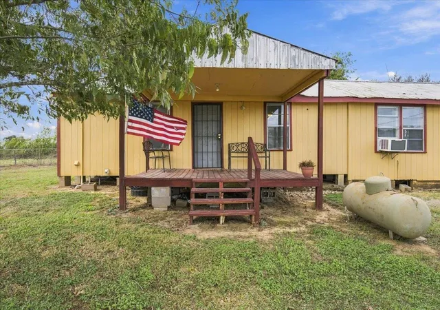 Photo 2 of Single family home for sale at 7033 Fm County Rd 957, Schulenburg, TX 78956 | MLS# 1257517 | Listing updated on 2026-10-26