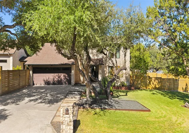 Photo 2 of Single family home for sale at 1500 Surrey Hl Dr, Austin, TX 78746 | MLS# 5323643 | Listing updated on 2026-10-24