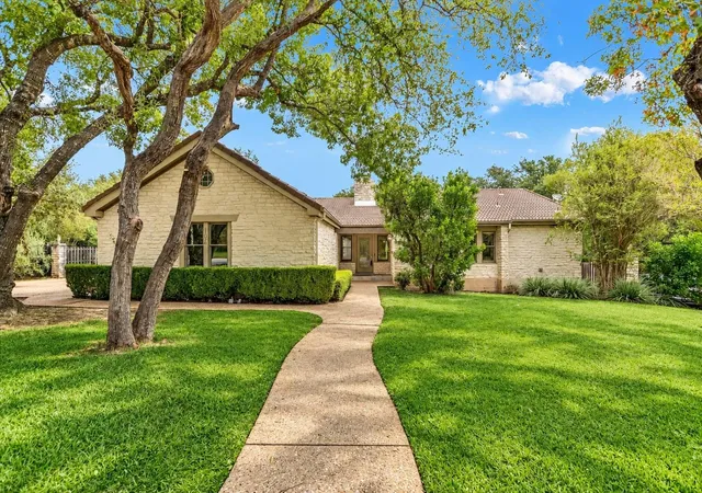 Single family home for sale at 104 Indian Bnd Dr, Lakeway, TX 78734 | MLS# 1875171