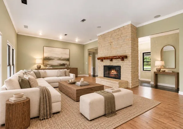 Photo 3 of Single family home for sale at 104 Indian Bnd Dr, Lakeway, TX 78734 | MLS# 1875171 | Listing updated on 2026-10-29