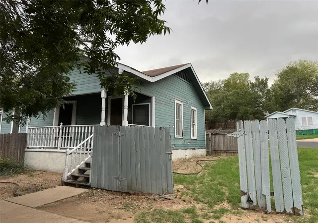Photo 4 of Single family home for sale at 2503 Walter St, Austin, TX 78702 | MLS# 3719457 | Listing updated on 2026-10-28