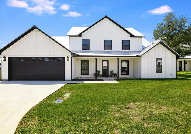 Photo 3 of Single family home for sale at 2411 Cherry Ln, Kingsland, TX 78639 | MLS# 7091454 | Listing updated on 2026-10-16