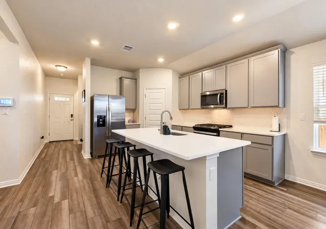 Photo 3 of Single family home for sale at 1100 View Dr, Georgetown, TX 78628 | MLS# 2991356 | Listing updated on 2026-10-17