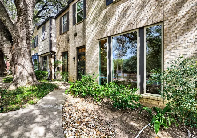 Townhouse for sale at 6512 E Hill Dr, Austin, TX 78731 | MLS# 9224117