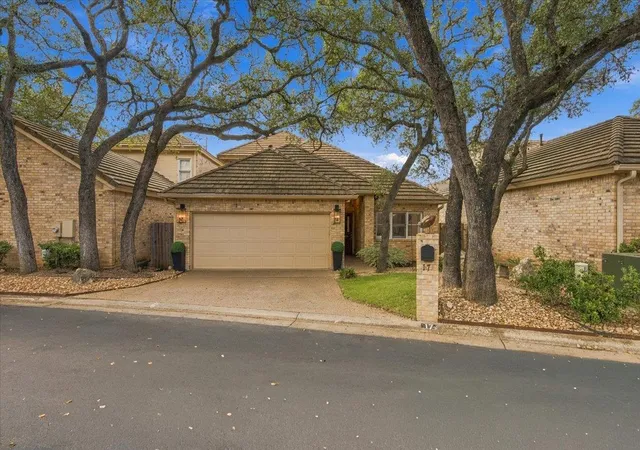 Listing Photo 1 - Condo for sale in building located at 2203 Onion Creek Pkwy, Austin, TX 78747 - Unit #17