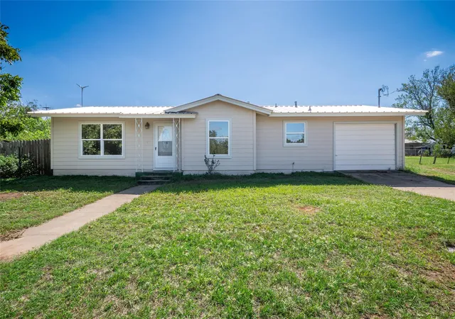 Single family home for sale at 906 E Brown St, Llano, TX 78643 | MLS# 7578349