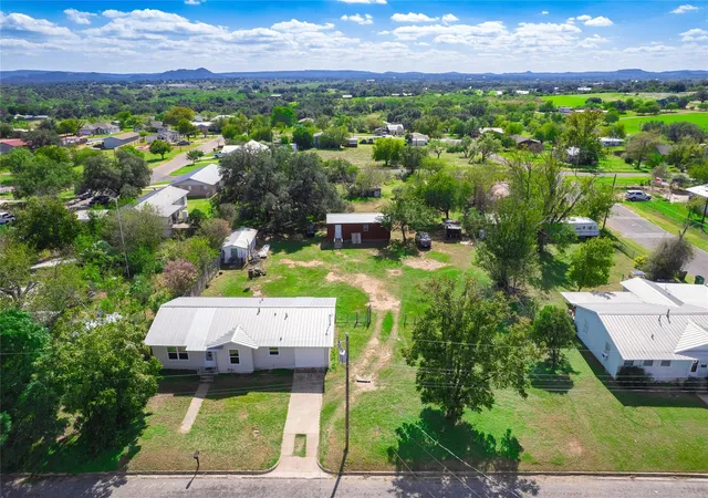 Photo 3 of Single family home for sale at 906 E Brown St, Llano, TX 78643 | MLS# 7578349 | Listing updated on 2026-10-21