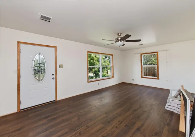 Photo 4 of Single family home for sale at 906 E Brown St, Llano, TX 78643 | MLS# 7578349 | Listing updated on 2026-10-21
