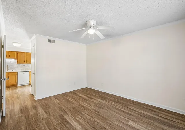 Listing Photo 5 - Condo for sale in building located at 3008 Whisper Oaks Ln, Georgetown, TX 78628 - Unit #B