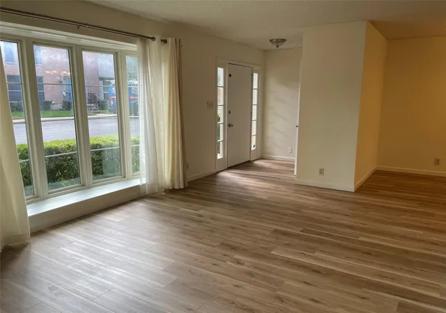 Photo 3 of Condo for sale at 7269 Creekside Dr, Austin, TX 78752 | MLS# 5651783 | Listing updated on 2026-10-27