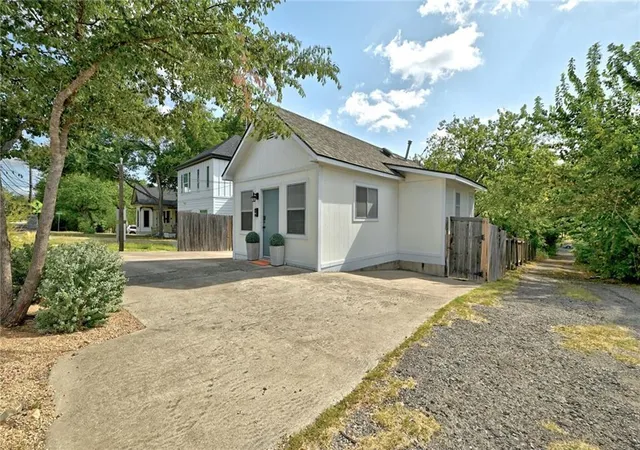 Photo 1 of Single family home for sale at 2107 Chicon St, Austin, TX 78722 | MLS# 6335900 | Listing updated on 2026-10-27