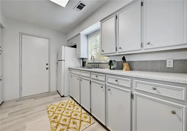 Photo 4 of Single family home for sale at 2107 Chicon St, Austin, TX 78722 | MLS# 6335900 | Listing updated on 2026-10-27