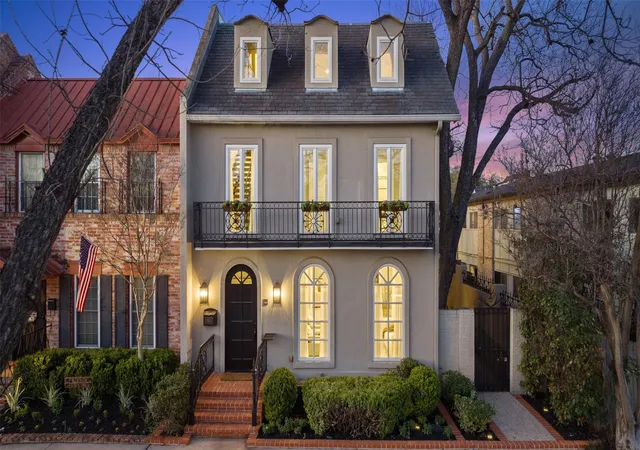 Photo 3 of Single family home for sale at 1810 W 35th Street, Austin, TX 78703 | MLS# 8410468 | Listing updated on 2026-10-19