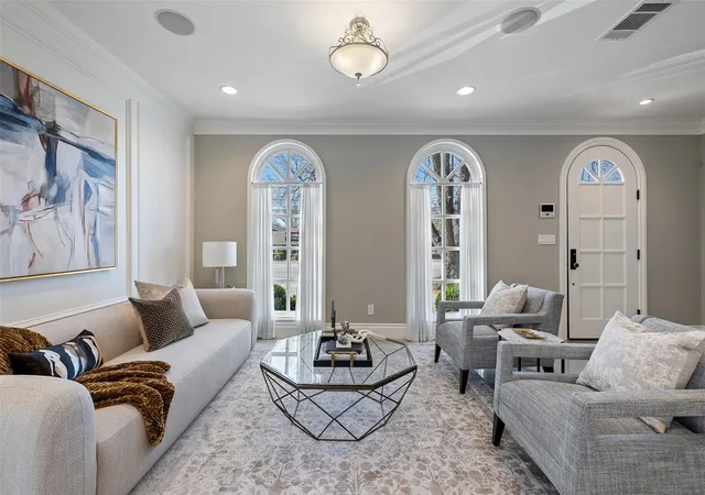 Photo 4 of Single family home for sale at 1810 W 35th Street, Austin, TX 78703 | MLS# 8410468 | Listing updated on 2026-10-19