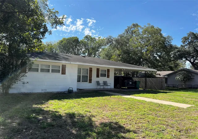 Single family home for sale at 123 W Cedar St, La Grange, TX 78945 | MLS# 5840581