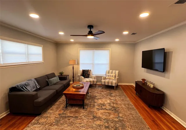 Photo 2 of Single family home for sale at 123 W Cedar St, La Grange, TX 78945 | MLS# 5840581 | Listing updated on 2026-10-17