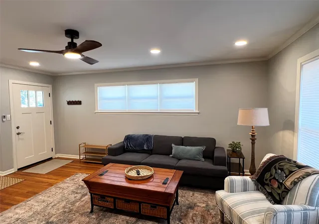 Photo 4 of Single family home for sale at 123 W Cedar St, La Grange, TX 78945 | MLS# 5840581 | Listing updated on 2026-10-17