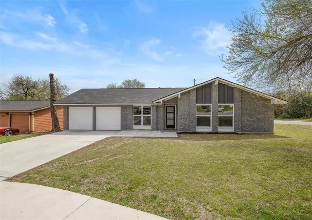 Photo 2 of Single family home for sale at 2927 Norwood Hl St, Austin, TX 78723 | MLS# 1731997 | Listing updated on 2026-10-24