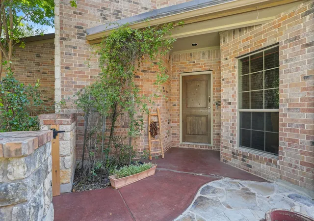 Photo 2 of Single family home for sale at 2717 Mirasol Loop, Round Rock, TX 78681 | MLS# 7813334 | Listing updated on 2026-10-27