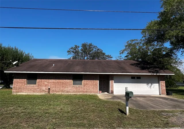 Single family home for sale at 405 E Roitsch Ln, La Grange, TX 78945 | MLS# 2561820
