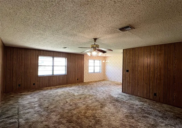 Photo 3 of Single family home for sale at 405 E Roitsch Ln, La Grange, TX 78945 | MLS# 2561820 | Listing updated on 2026-10-17