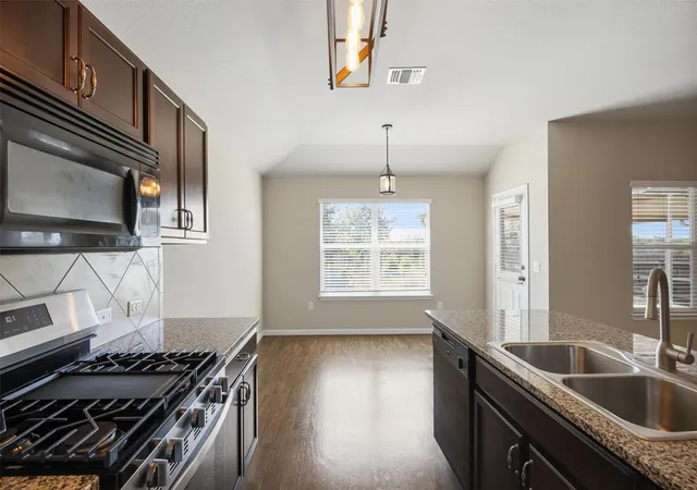 Photo 4 of Single family home for sale at 508 Foxglove Dr, Hutto, TX 78634 | MLS# 2421754 | Listing updated on 2026-10-28