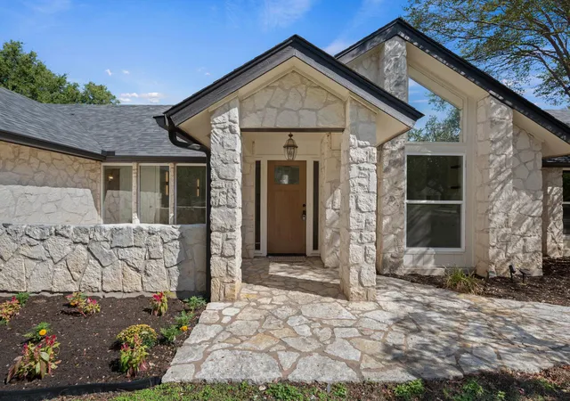 Photo 2 of Sale Pending at 509 W Esparada Dr, Georgetown, TX 78628 | MLS# 9062789 | Listing updated on 2026-10-20