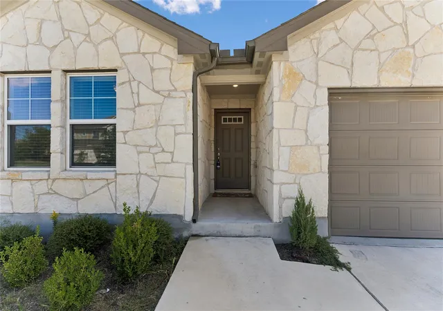 Photo 4 of Single family home for sale at 104 Greenspire Downs Dr, Hutto, TX 78634 | MLS# 3823249 | Listing updated on 2026-10-28
