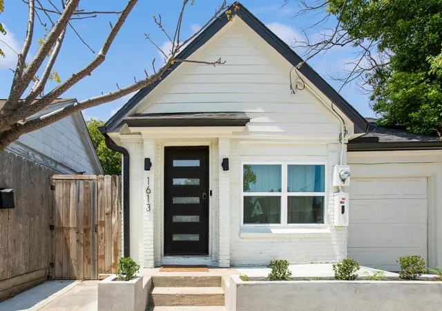 Photo 1 of Single family home for sale at 1613 N Cesar Chavez Blvd, Houston, TX 77011 | MLS# 2280815 | Listing updated on 2026-10-20
